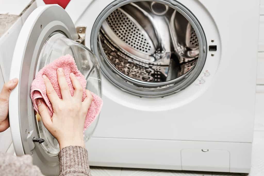 cleaning an indesit washing machine