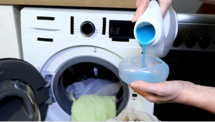 putting detergent in hotpoint washing machine