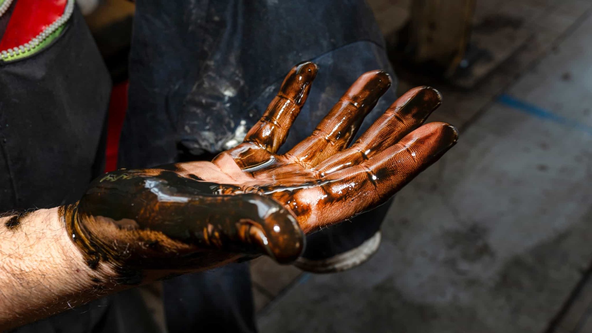 Will Greasy Clothes Ruin My Washing Machine? (Answered) Diary of Spaces